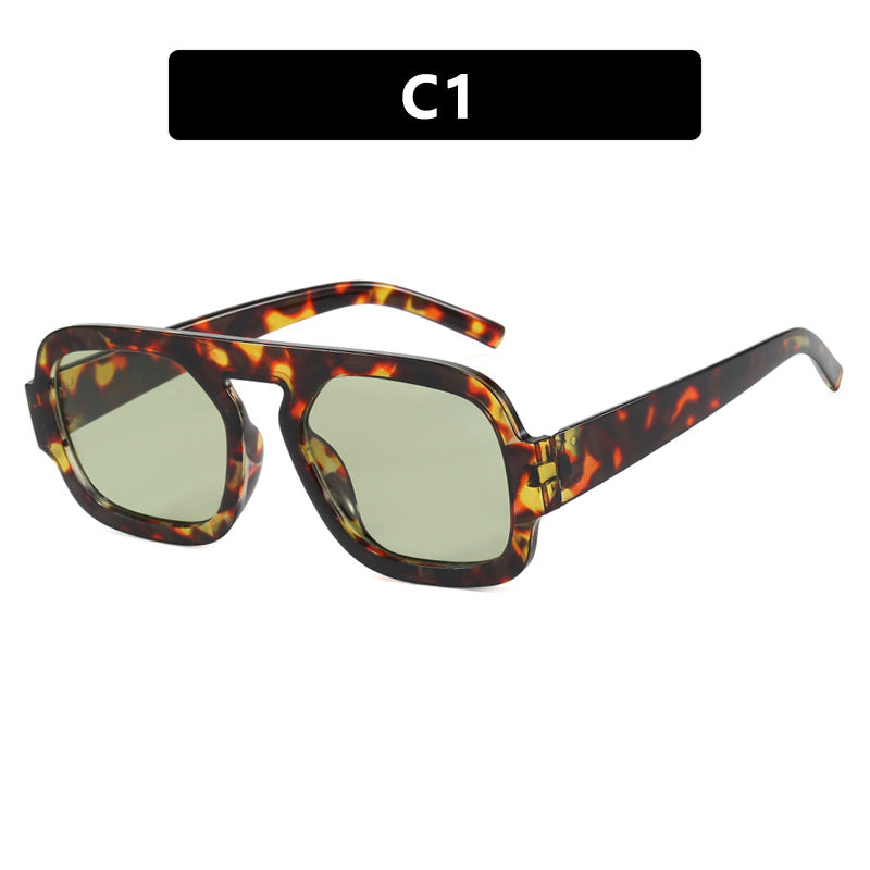 Dame moteriktig solbrille i moderne retro-stil Luvikno