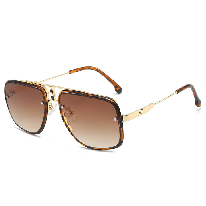 Dame moteriktig oversized solbrille med gull detaljer Luvikno