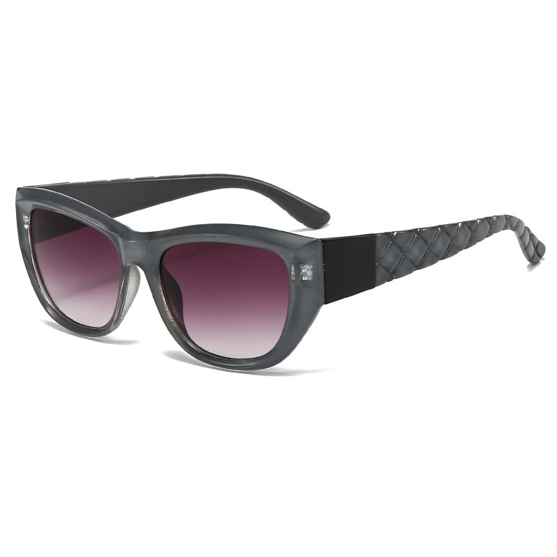 Dame Cat-Eye solbrille med elegant, transparent ramme Luvikno