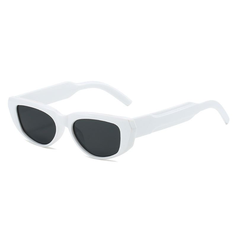 Dame moteriktig solbrille i cat-eye stil med eksentrisk silhuett Luvikno