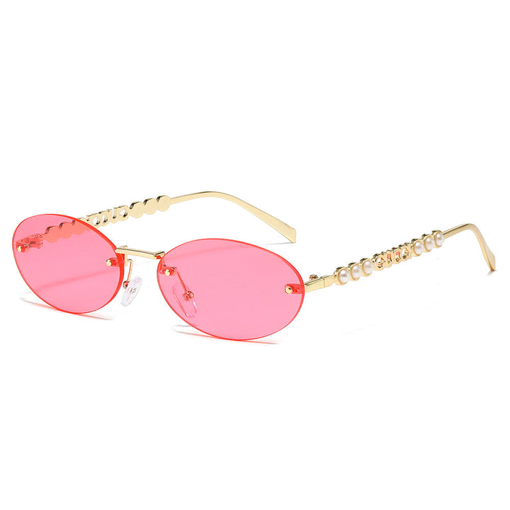 Dame moteriktig solbrille med oval ramme og perledekorert bøyle Luvikno