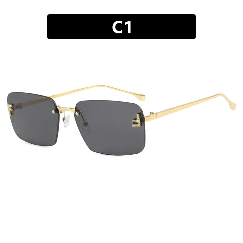 Dame kvadratisk solbrille med elegant gullramme og stilige linser Luvikno