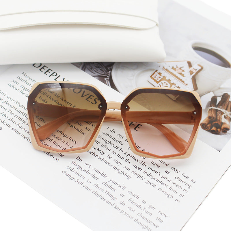 Dame Designer-solbrille i elegant hexagon-design Luvikno