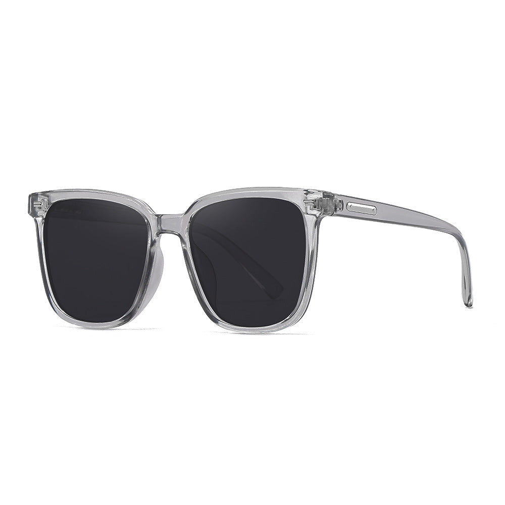 Dame designer solbrille i avslappet stilfull ramme Luvikno