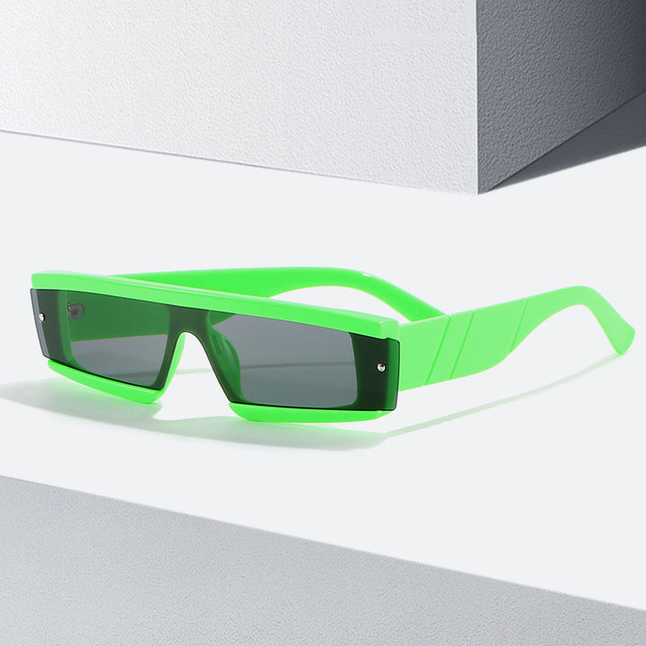 Dame futuristiske solbriller i kantete design Luvikno