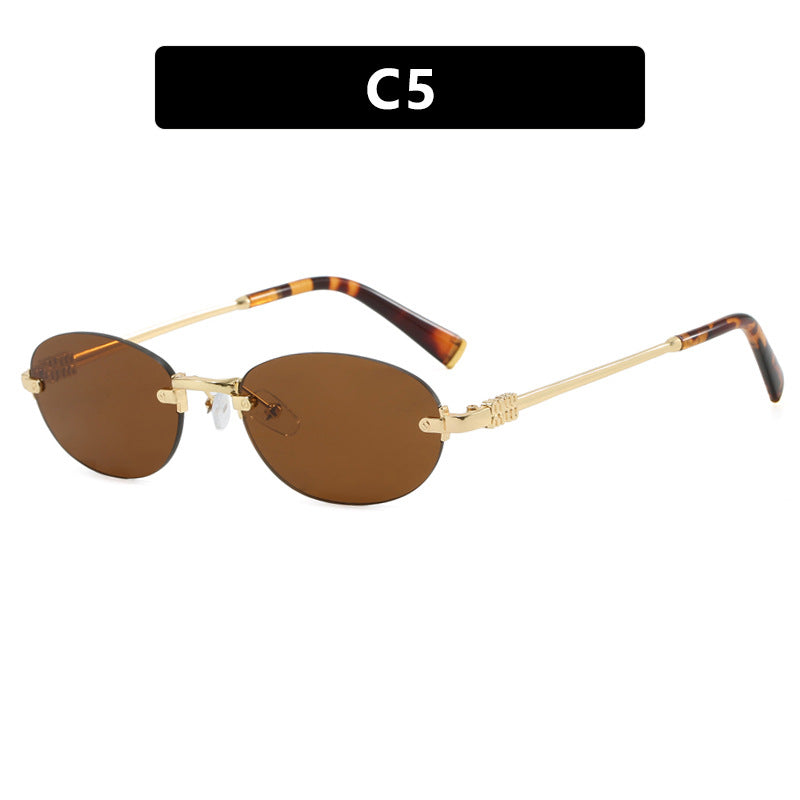 Dame moterimessig solbrille med oval ramme og elegante aksenter Luvikno