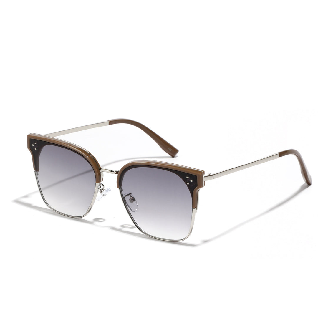 Dame moteriktig solbrille med markant design og kontrastfylt ramme Luvikno