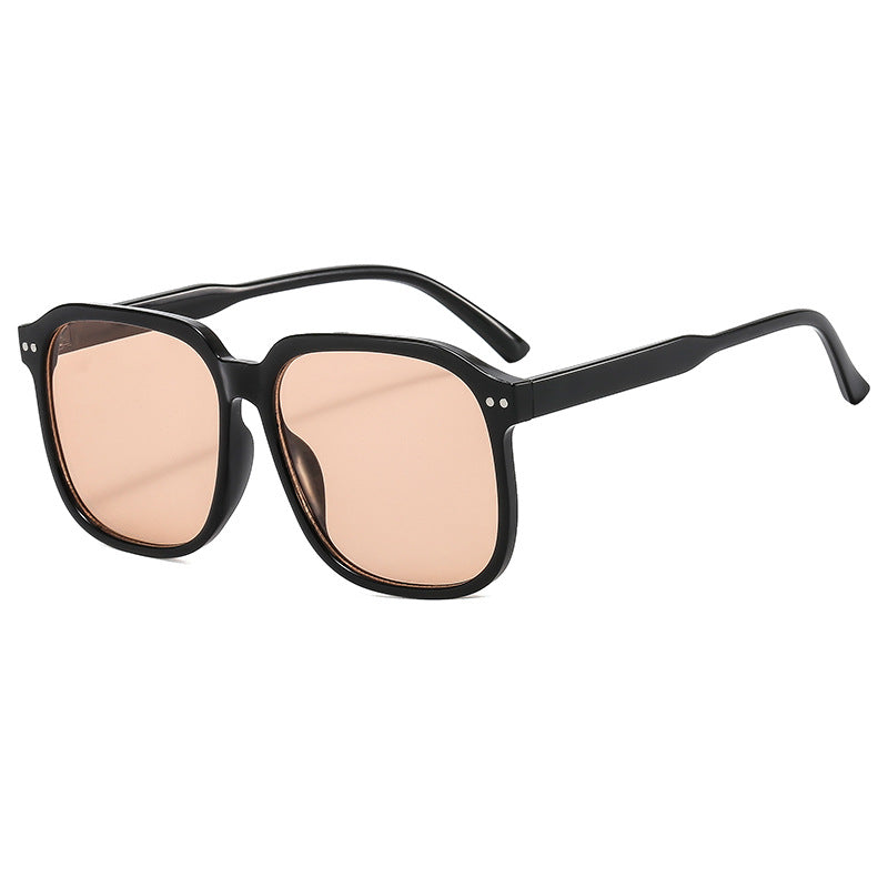 Dame firkantet solbrille med moderne plastisk ramme Luvikno