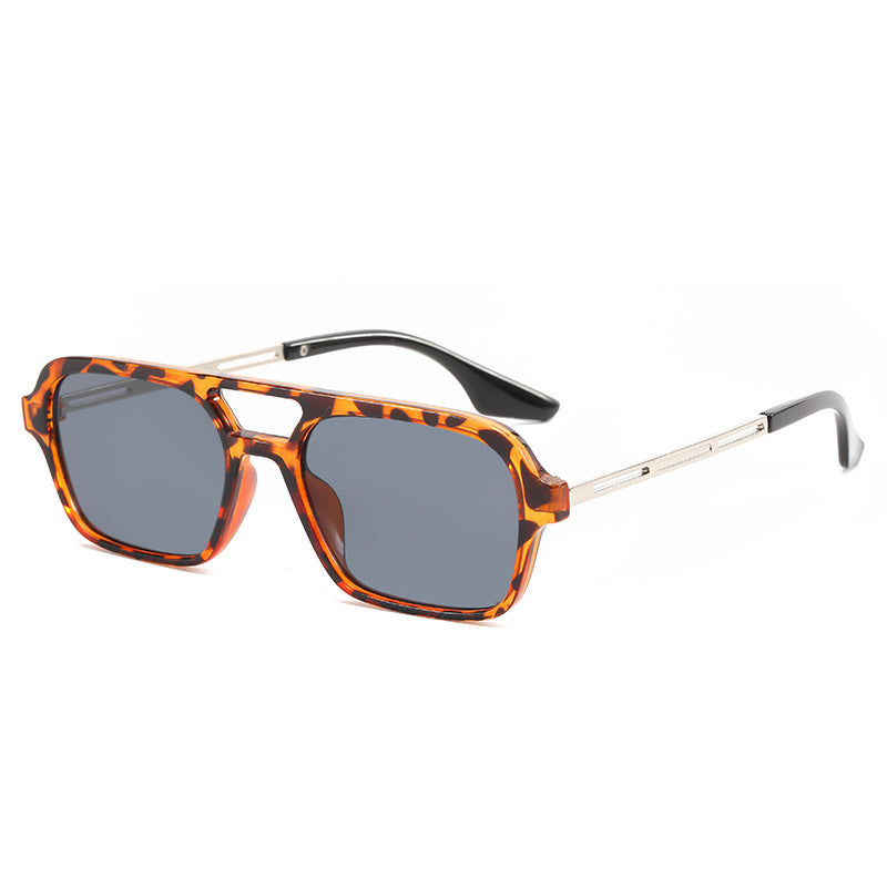 Dame designer solbriller med elegant transparent ramme og gule glass Luvikno