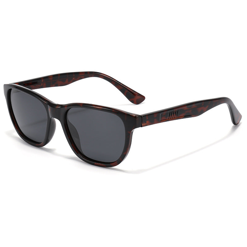 Dame solbrille i moderne retro-design med høykvalitets UV-beskyttelse Luvikno
