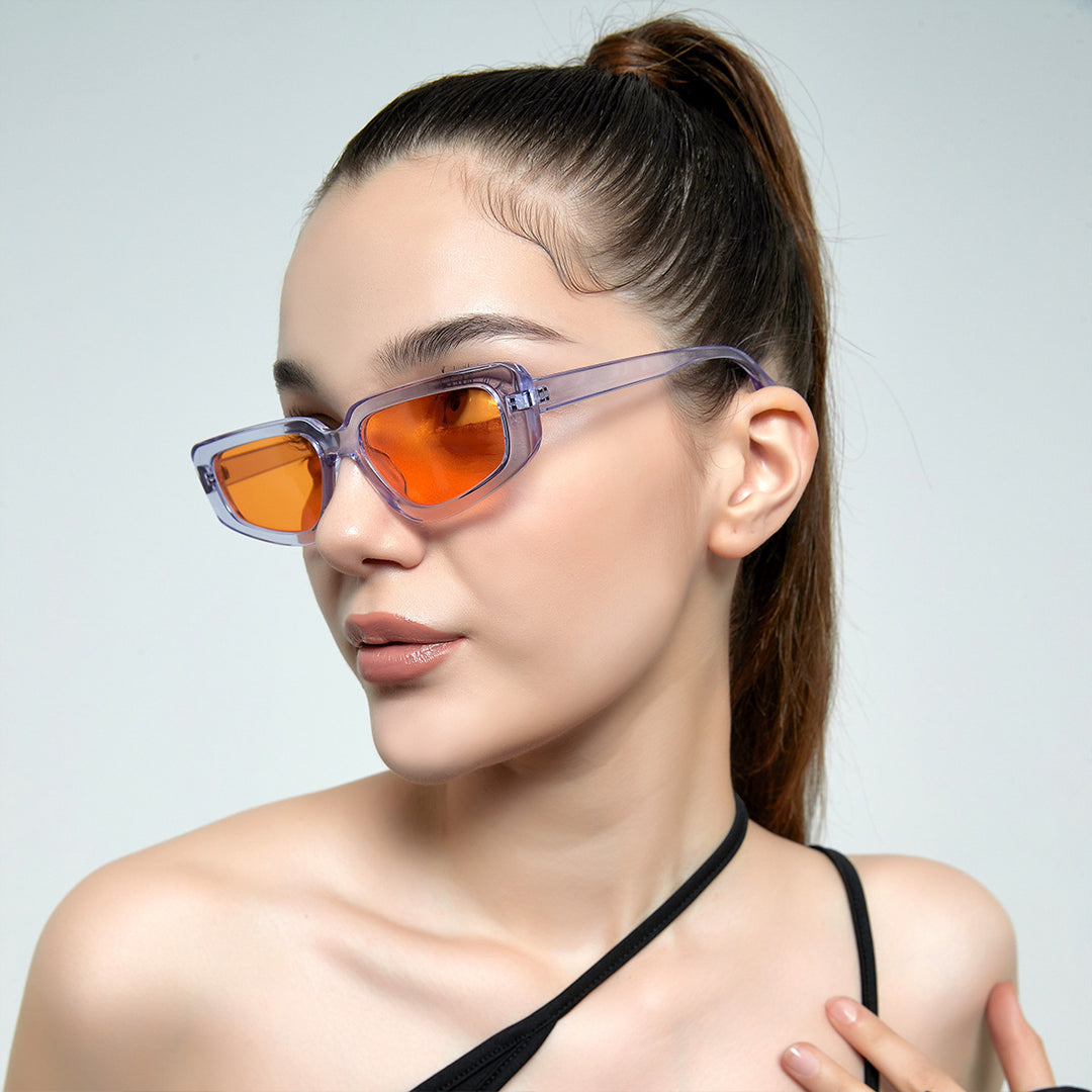 Dame moteriktig kvadratisk solbrille med moderne høyglanset plastramme Luvikno
