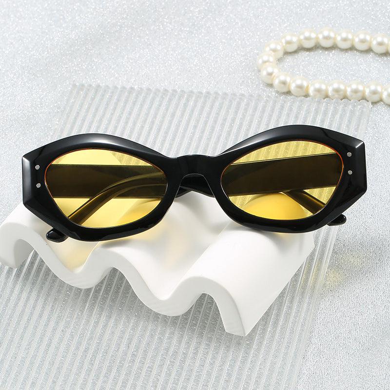 Dame Cat-Eye solbriller med moderne design og bred ramme Luvikno
