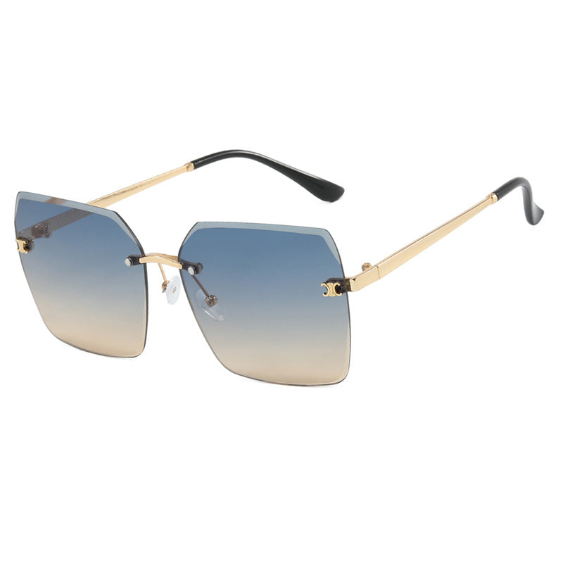 Dame firkantet solbrille i moderne design med filigran metallramme Luvikno