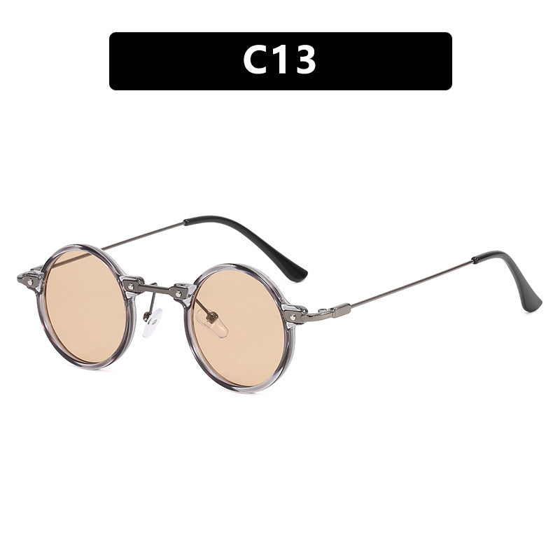 Dame rund solbrille med moderne metallramme og store blå linser Luvikno