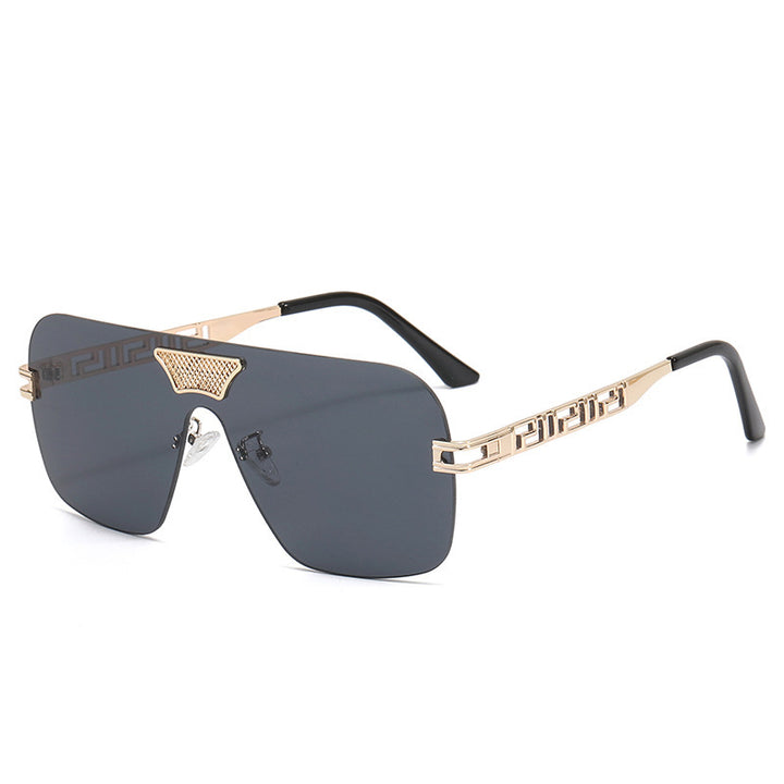 Dame moteriktig solbrille i futuristisk stil med fremragende ramme Luvikno