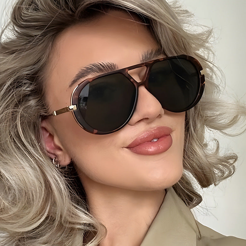 Dame fashionable solbriller i elegant pilotenstil Luvikno