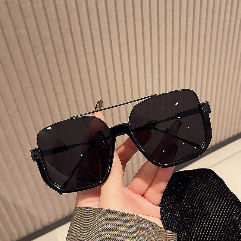 Dame oversized solbriller med elegant, kvadratisk ramme Luvikno
