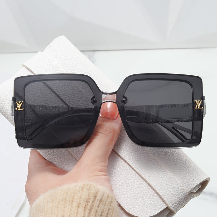 Damen moteriktig firkantet solbrille med elegant design Luvikno