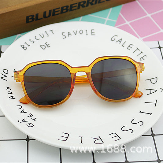 Dame geometrisk solbrille med transparent rammestruktur Luvikno