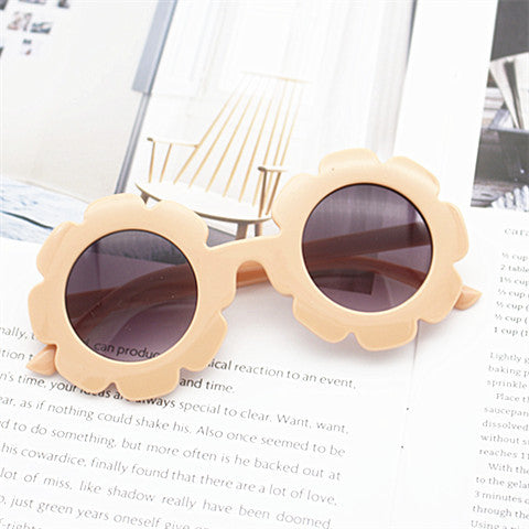 Dame moteriktig solbrille i blomsterdesign Luvikno