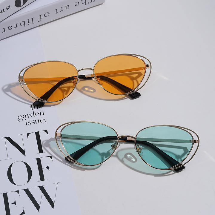 Dame geometrisk solbrille med rødt glass og elegant metallramme Luvikno