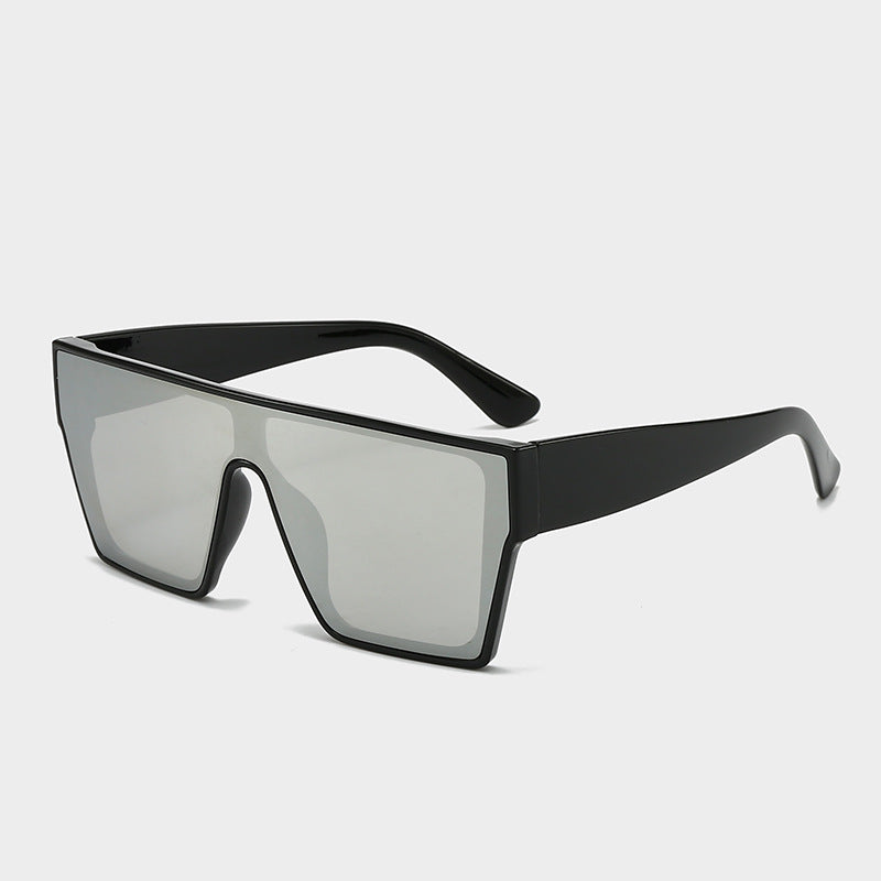 Dame moteriktig solbrille med kantede glass Luvikno