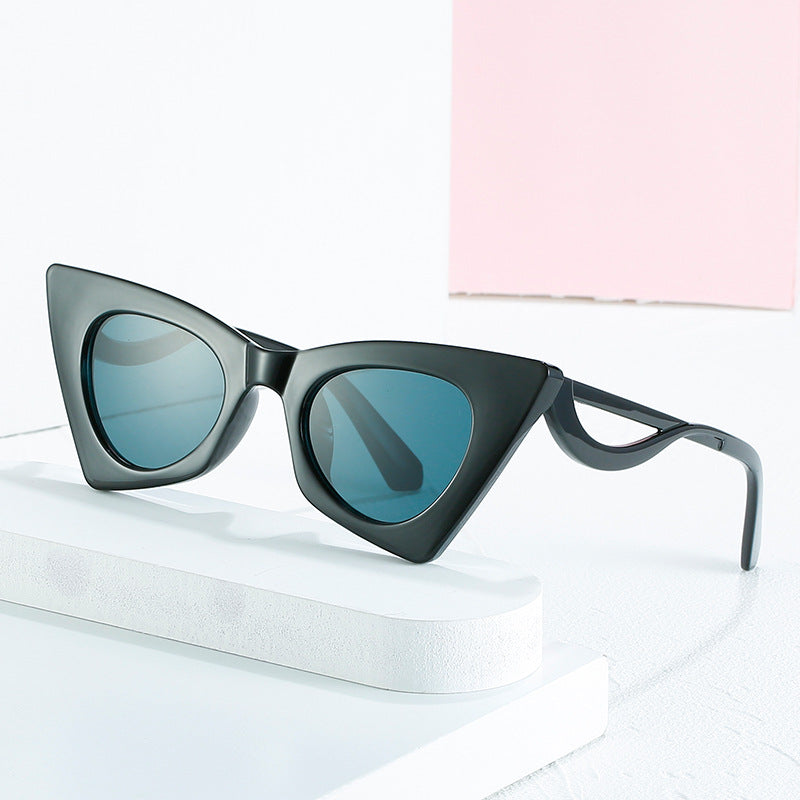 Dame Cat-Eye solbriller med elegante designelementer Luvikno