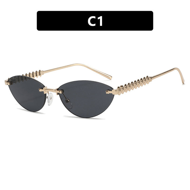 Dame solbrille i moderne, geometrisk design med stilfull metallramme og UV-beskyttelse Luvikno