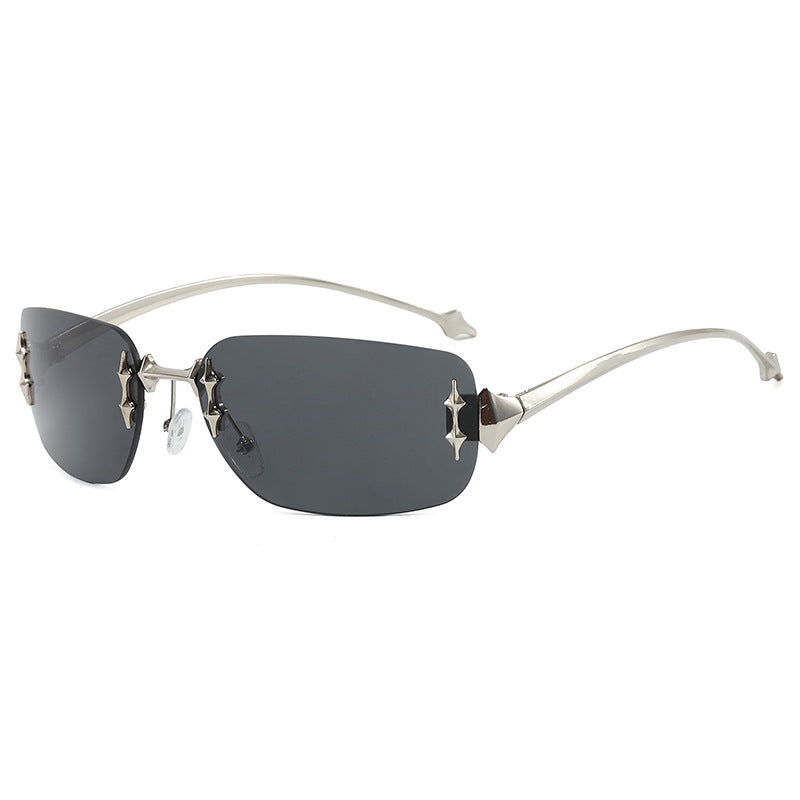 Damer designer-solbrille med utsmykkede detaljer Luvikno