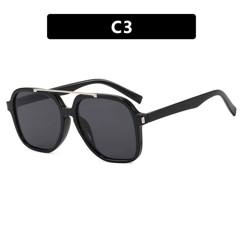 Dame kvadratisk solbrille med beskyttende UV-filter og elegant ramme Luvikno