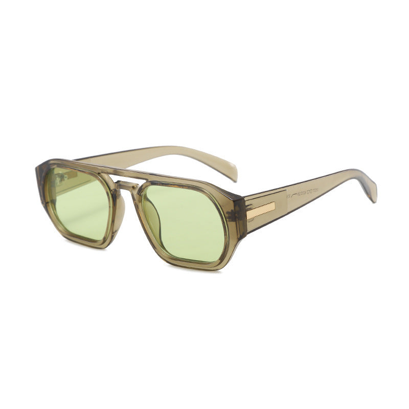Dame moteriktig rektangulær brille med elegant metalled accent Luvikno