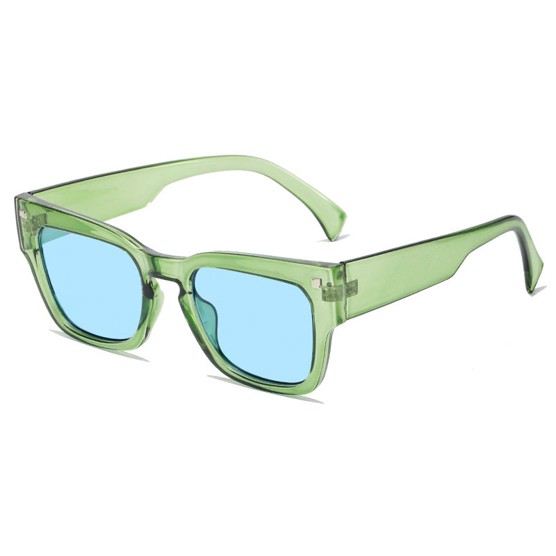 Dame moteriktig solbrille i trendy kvadratisk design Luvikno