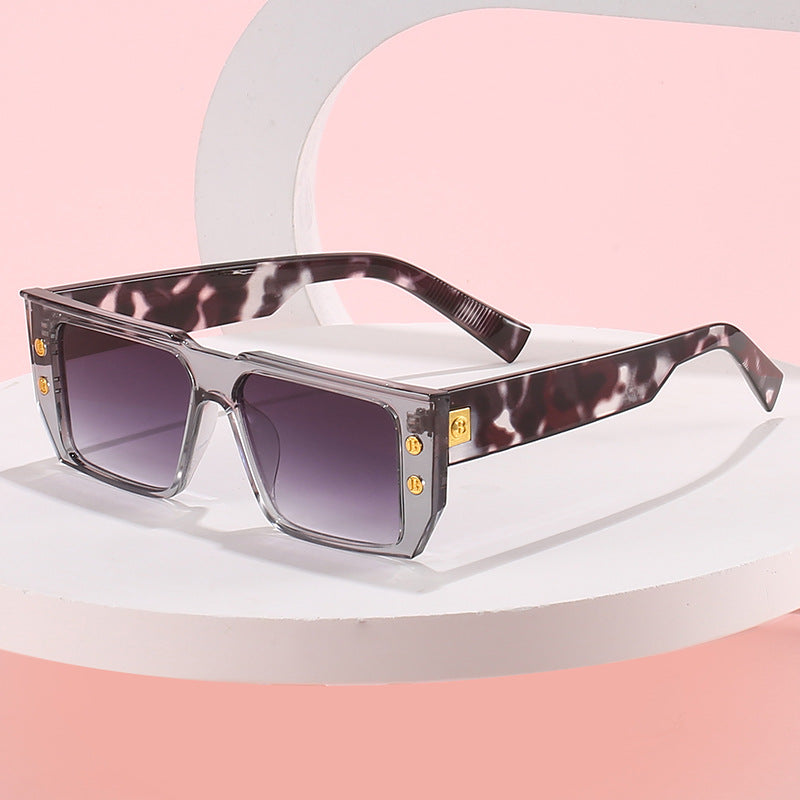 Dame moteriktig klar brille med gyldne detaljer Luvikno