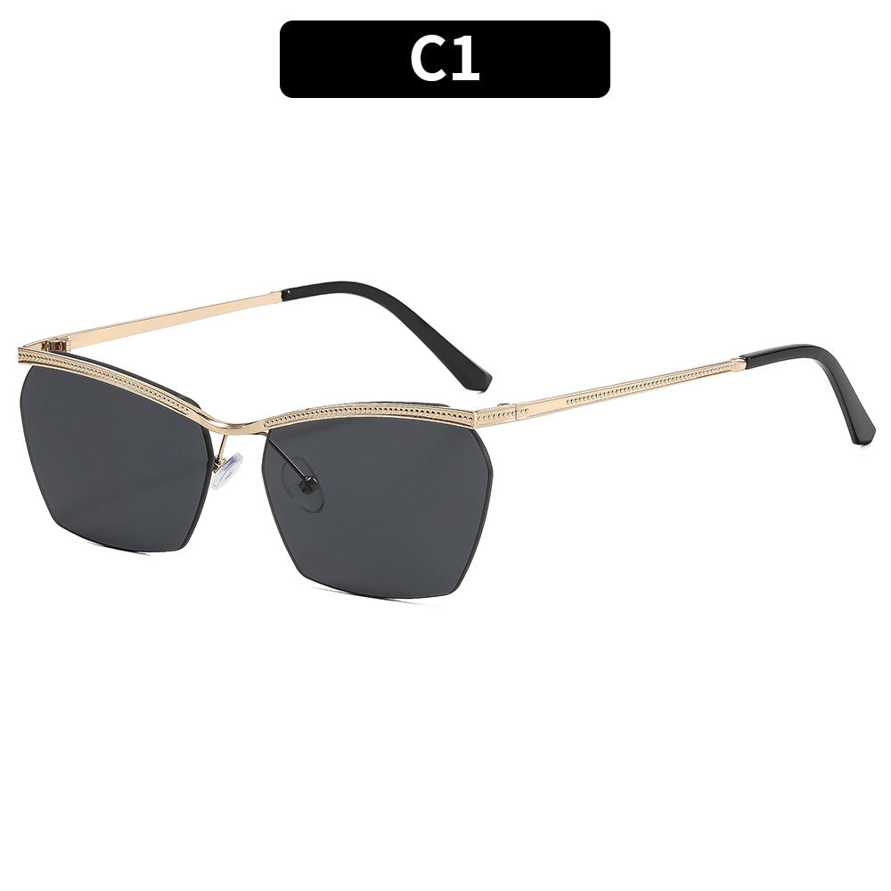 Dame moterik solbrille med filigran ramme og myk fargegradient Luvikno
