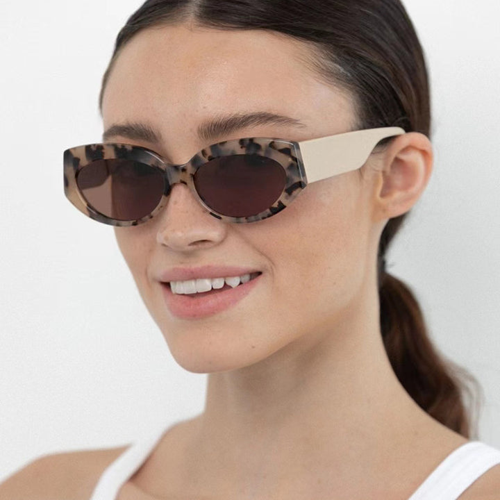 Dame Cat-Eye solbriller i stilfullt plastdesign Luvikno