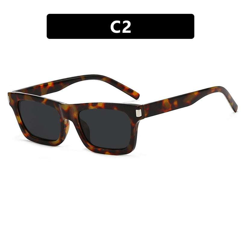 Dame kvadratisk solbrille med transparente linser og stillegant design Luvikno