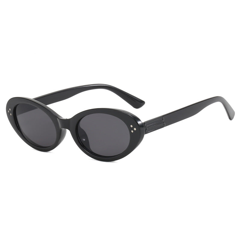 Damer moteriktig solbrille i elegant ovalt design Luvikno