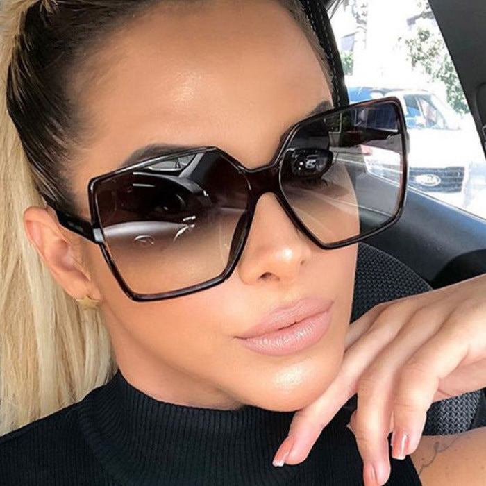 Dame oversized kvadratisk solbrille med elegant ramme Luvikno