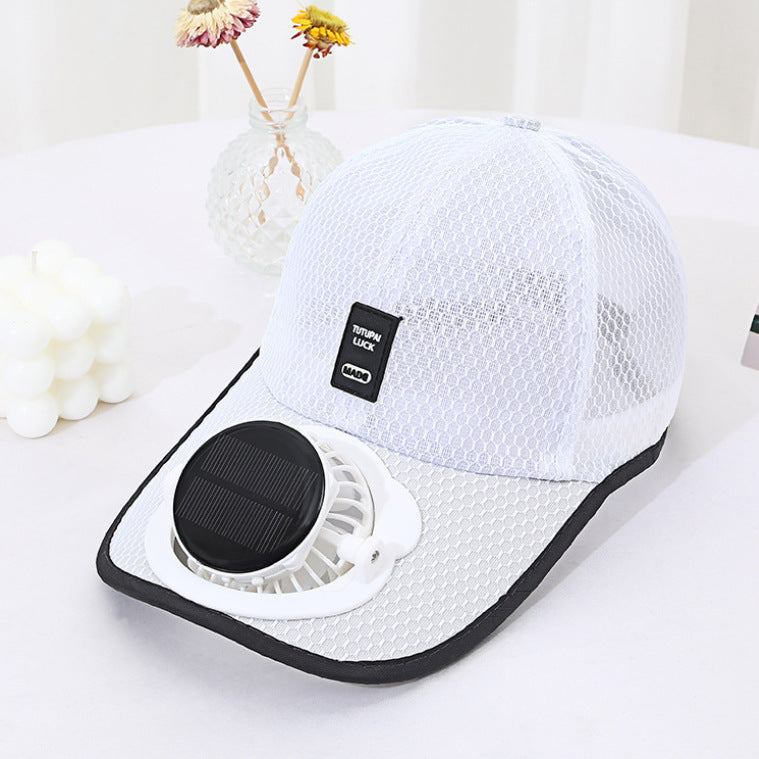 Ventilert baseball cap med integrert solfan i visiret og pustende nett Luvikno