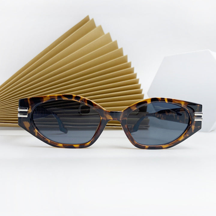 Dame Cat-Eye solbriller i stilfull design med robust ramme Luvikno