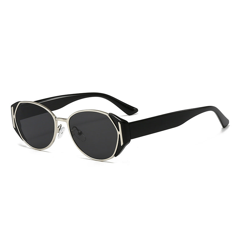 Dame moteriktig solbrille med markant ramme Luvikno