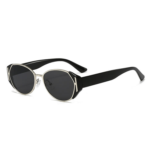 Dame moteriktig solbrille med markant ramme Luvikno