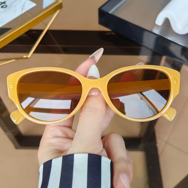 Dame Cat-Eye Solbrille med moderne plastikkramme Luvikno