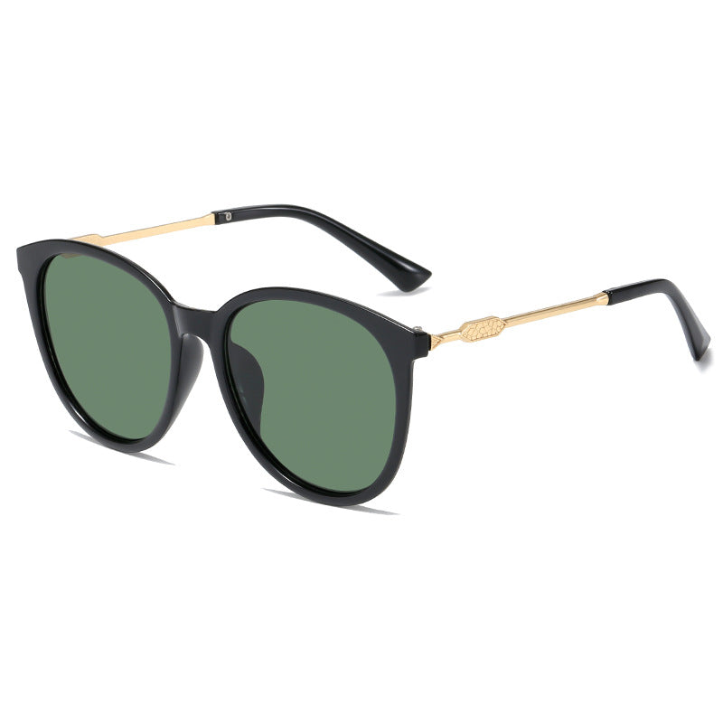 Dame Moderne Cat-Eye Solbriller med speilende glass Luvikno