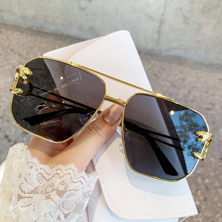 Dame kvadratisk solbrille med luksuriøs metallramme Luvikno