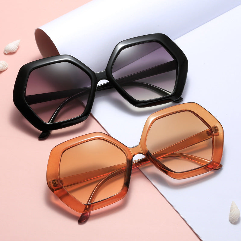Dame geometrisk solbrille med moderne design Luvikno