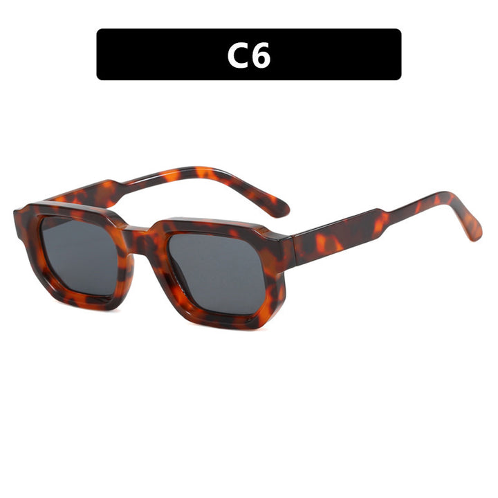Dame fashionable rektangulære solbriller i trendy design med klare accenter Luvikno