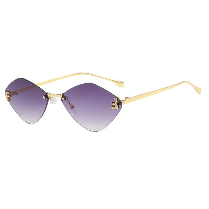Dame geometrisk solbrille i ekstravagant design med gradiertede glass Luvikno