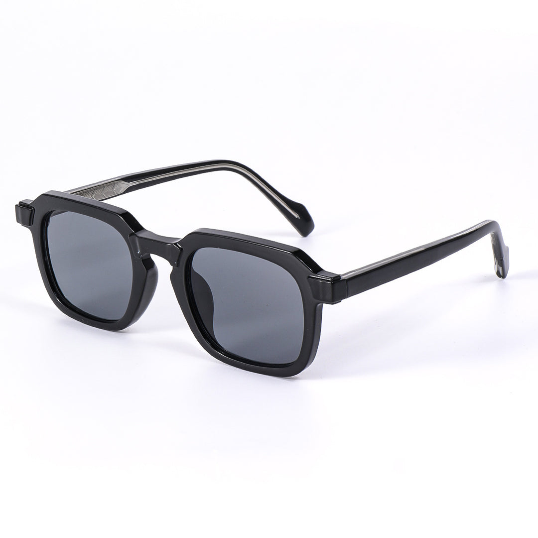 Dame moteriktig solbrille i elegant, kantet design Luvikno