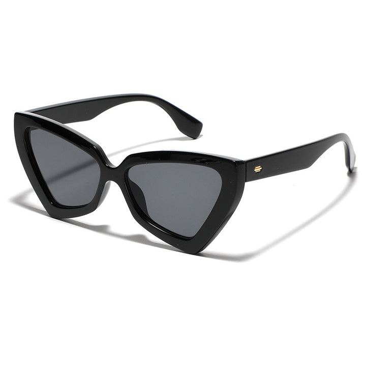 Dame Cat-Eye solbriller med speilende linser og robust ramme Luvikno